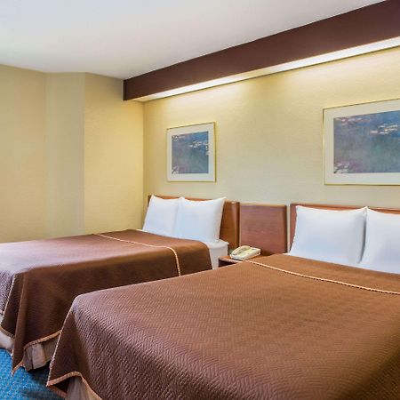 Travelodge By Wyndham Fort Myers Airport Eksteriør bilde