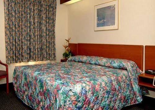 Travelodge By Wyndham Fort Myers Airport Eksteriør bilde