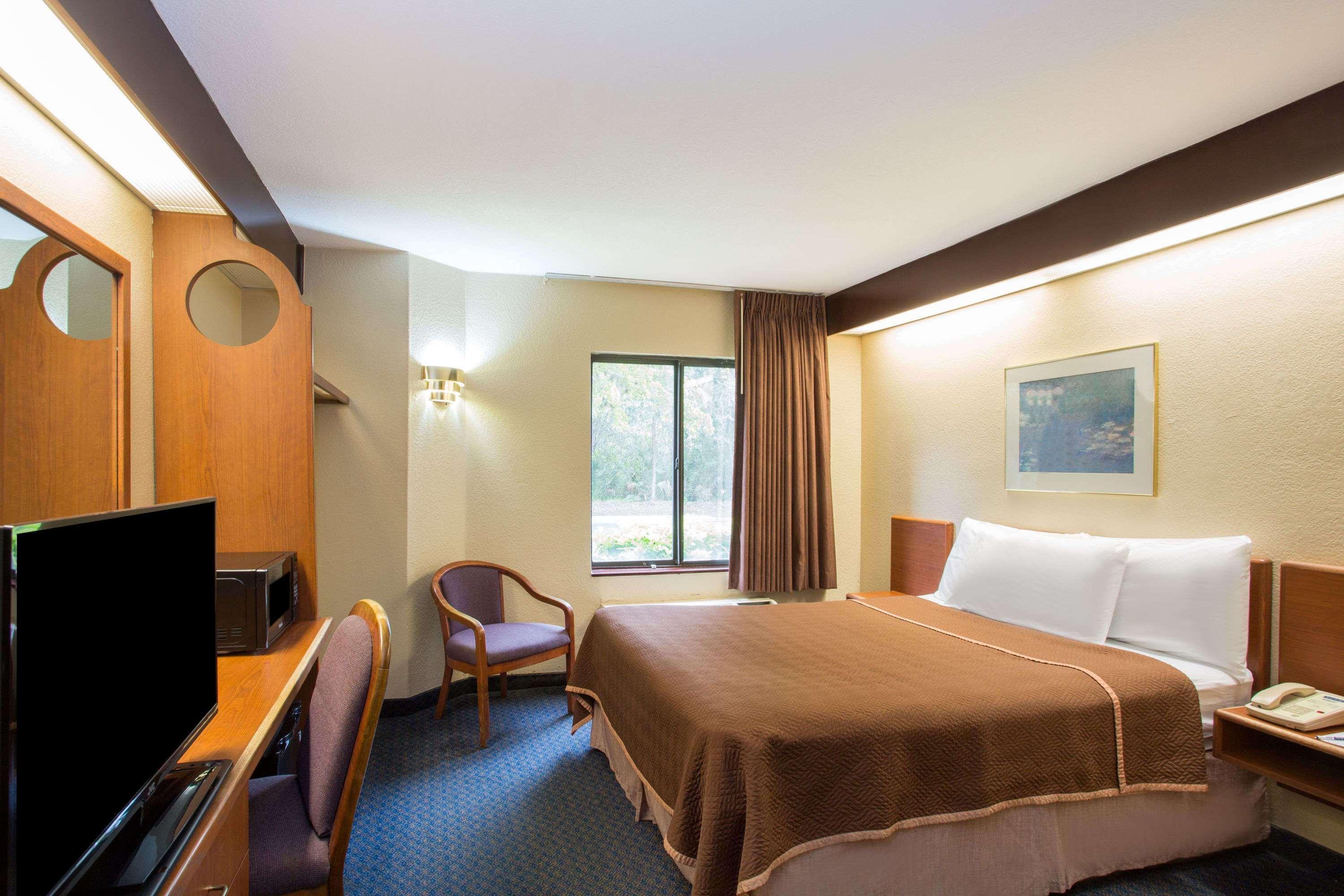 Travelodge By Wyndham Fort Myers Airport Eksteriør bilde