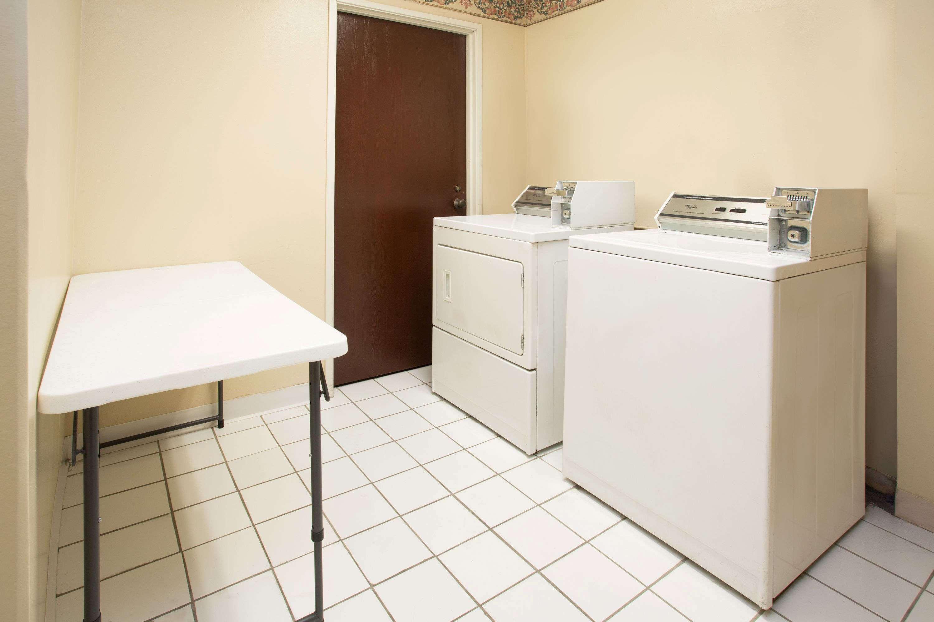 Travelodge By Wyndham Fort Myers Airport Eksteriør bilde