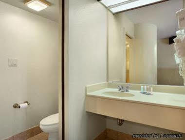 Travelodge By Wyndham Fort Myers Airport Eksteriør bilde